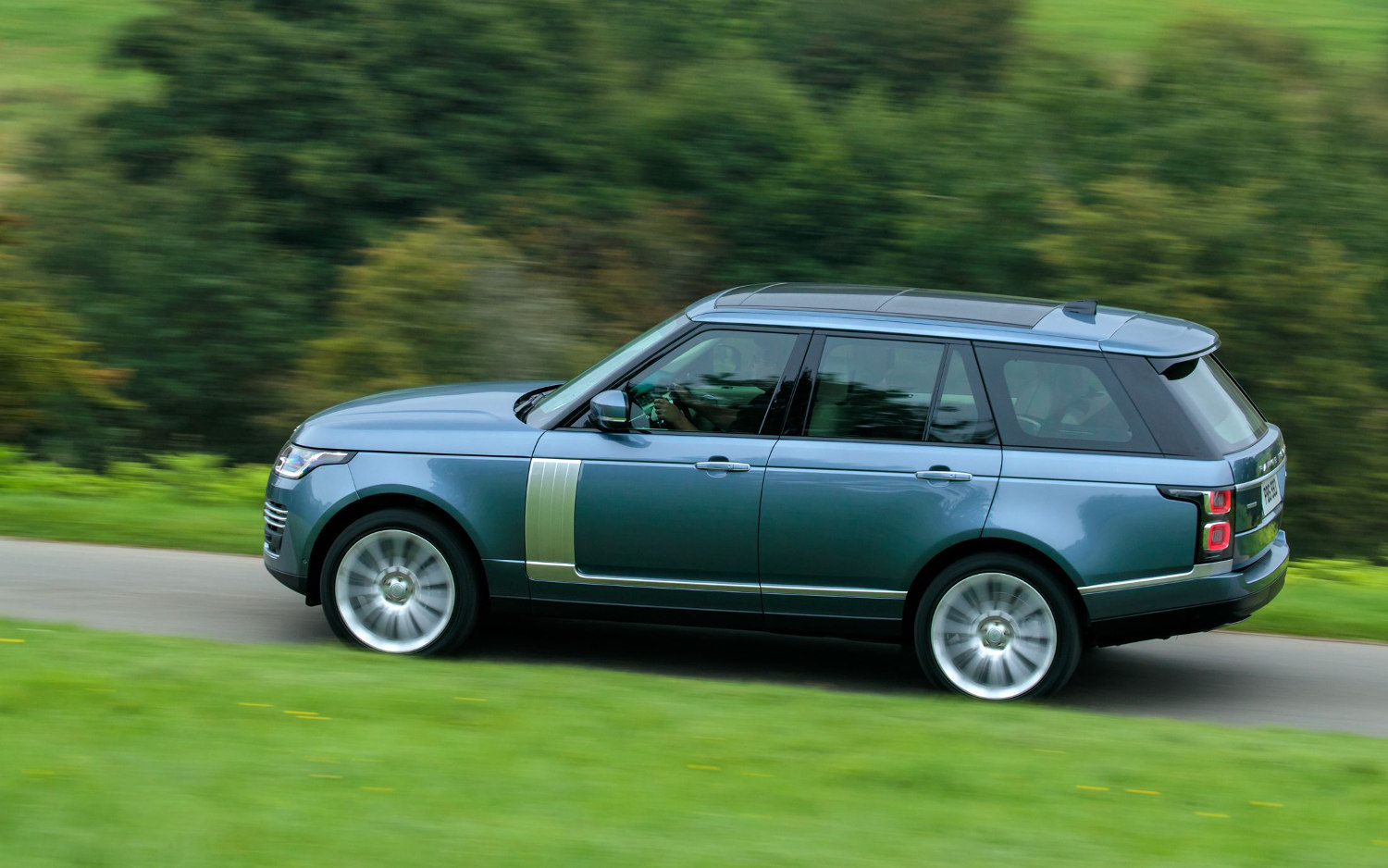 Land Rover Range Rover AUTOBIOGRAPHY 2018 SUV Drive
